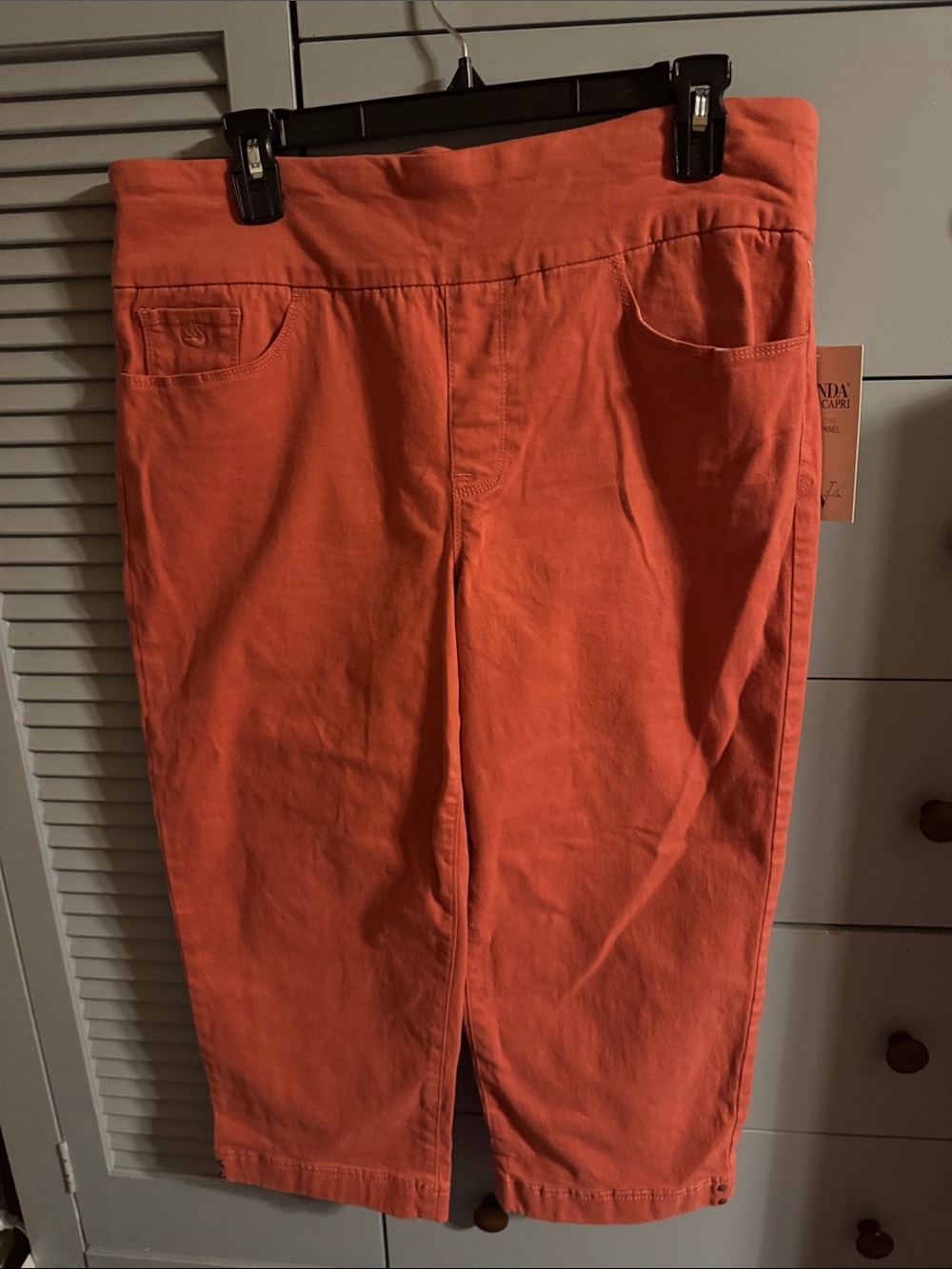 Gloria Vanderbilt Coral-Orange Pull-On Capris